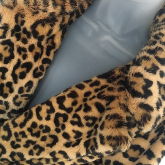 Forever 21 Jackets & Blazers - 🚨SALE🚨 Forever 21 Leopard Coat
